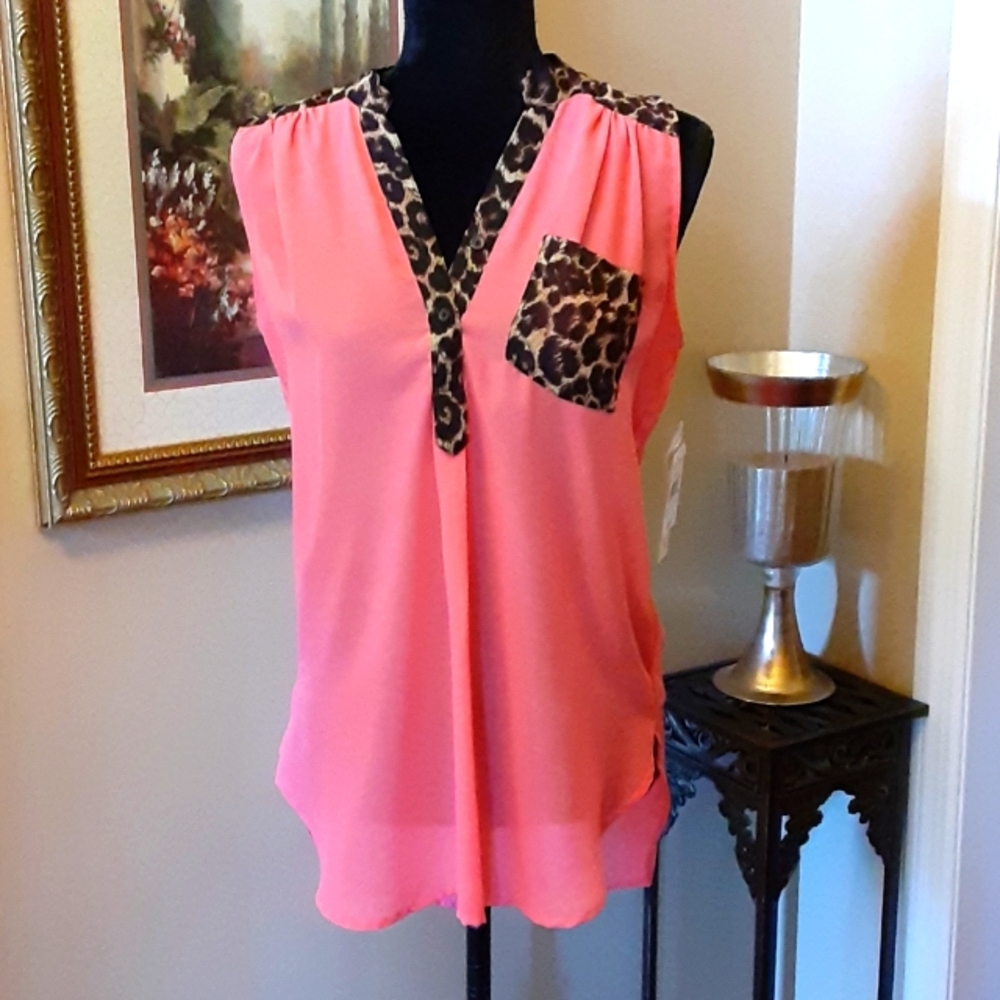 Wishful Park coral leopard print sleeveless Button Close Size Medium NEW
